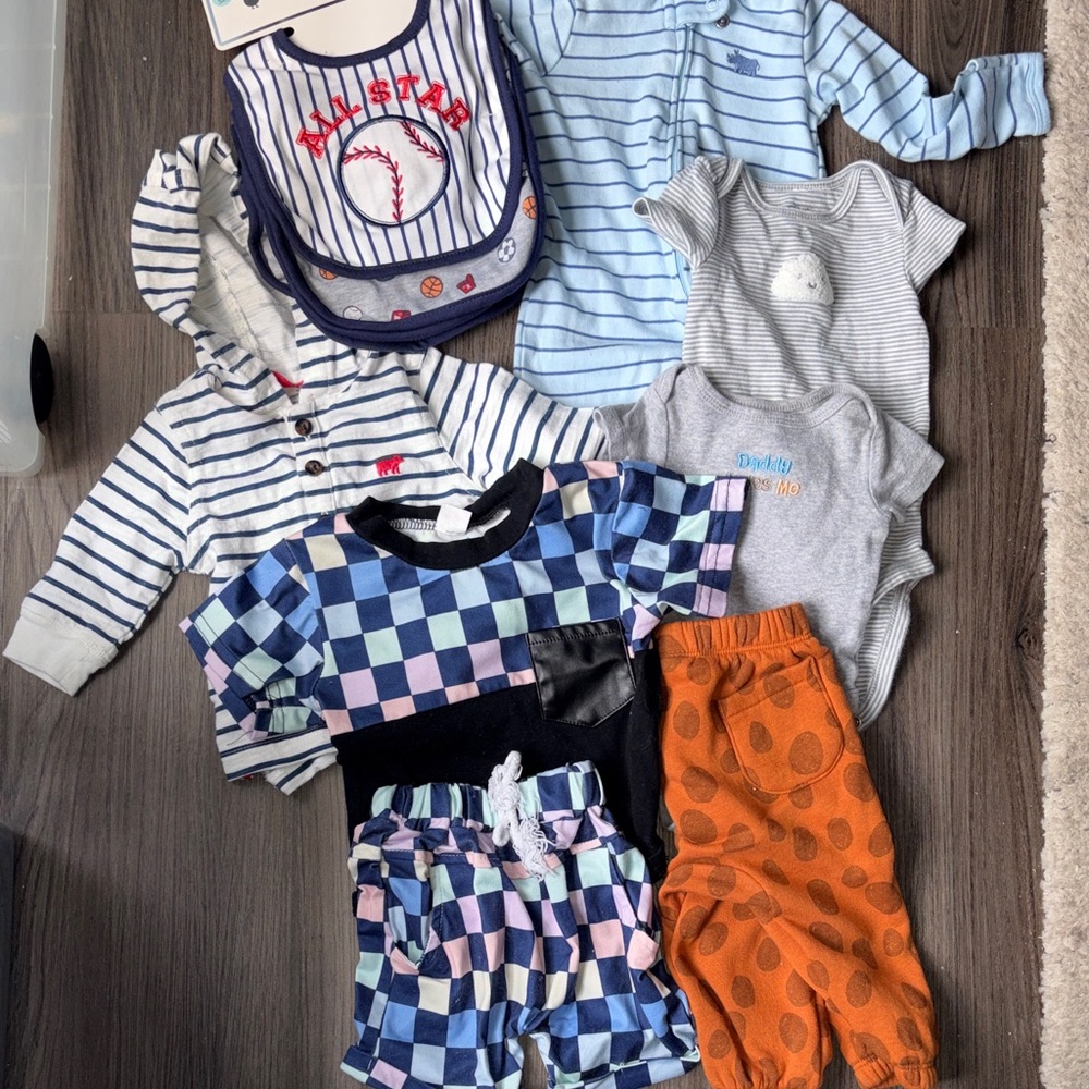 Bundle of 8 3 month outfits. Bibs. Onesies. Pants. Hoodies.